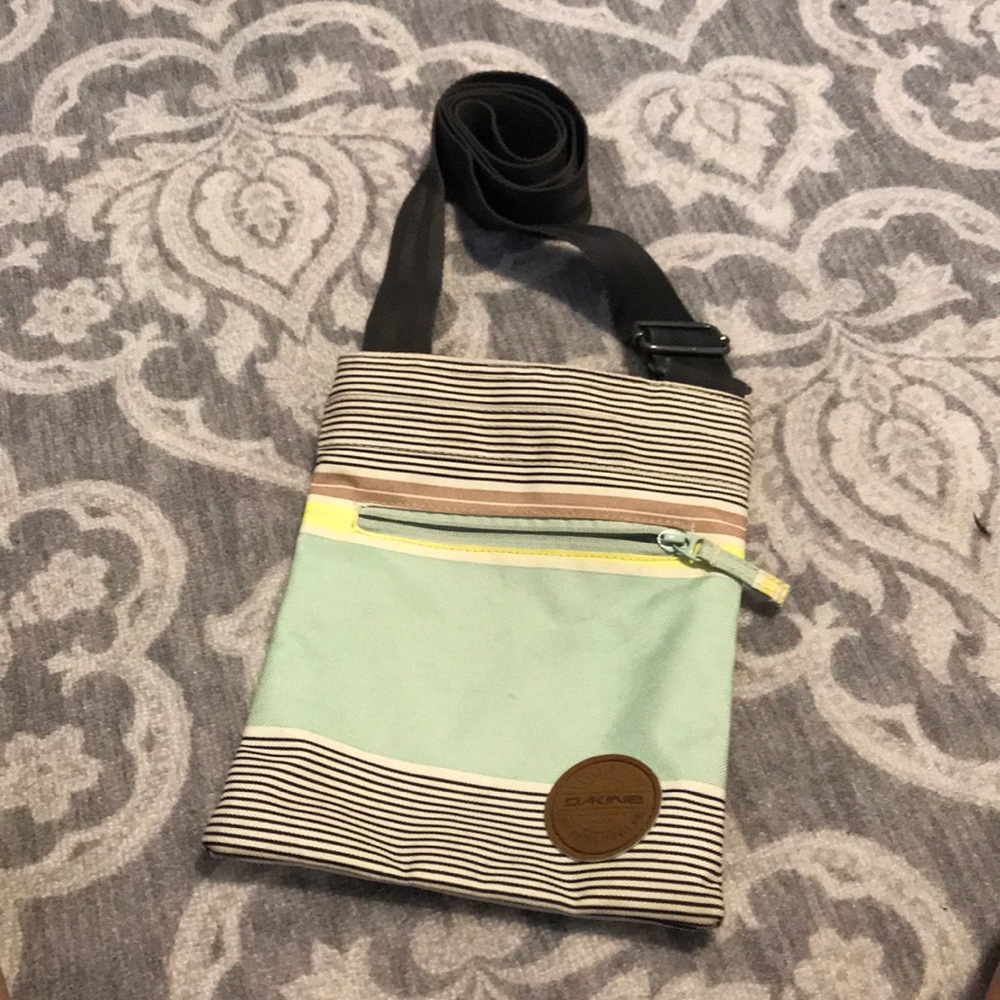 Dakine purse